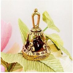 Najbolje je kupiti amulet zvona tijekom rastućeg mjeseca. 
